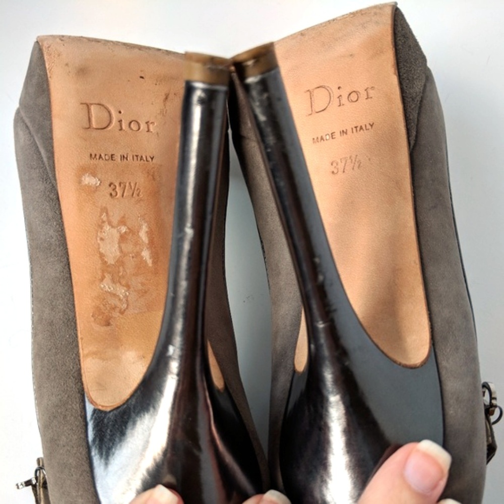 Dior Metallic Suede Pumps with Charm - Picture 7 of 8